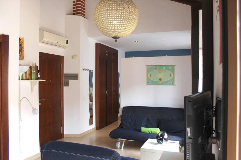 Good Vibes Rustic Downtown Alvarez Apartment มาลากา ภายนอก รูปภาพ